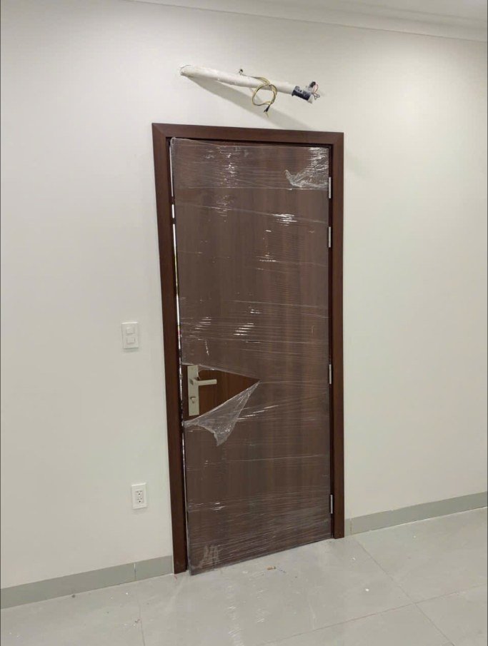 Công trình anh Linh, Quận 9 - cửa composite chỉ chìm ngang, khóa tay gạt